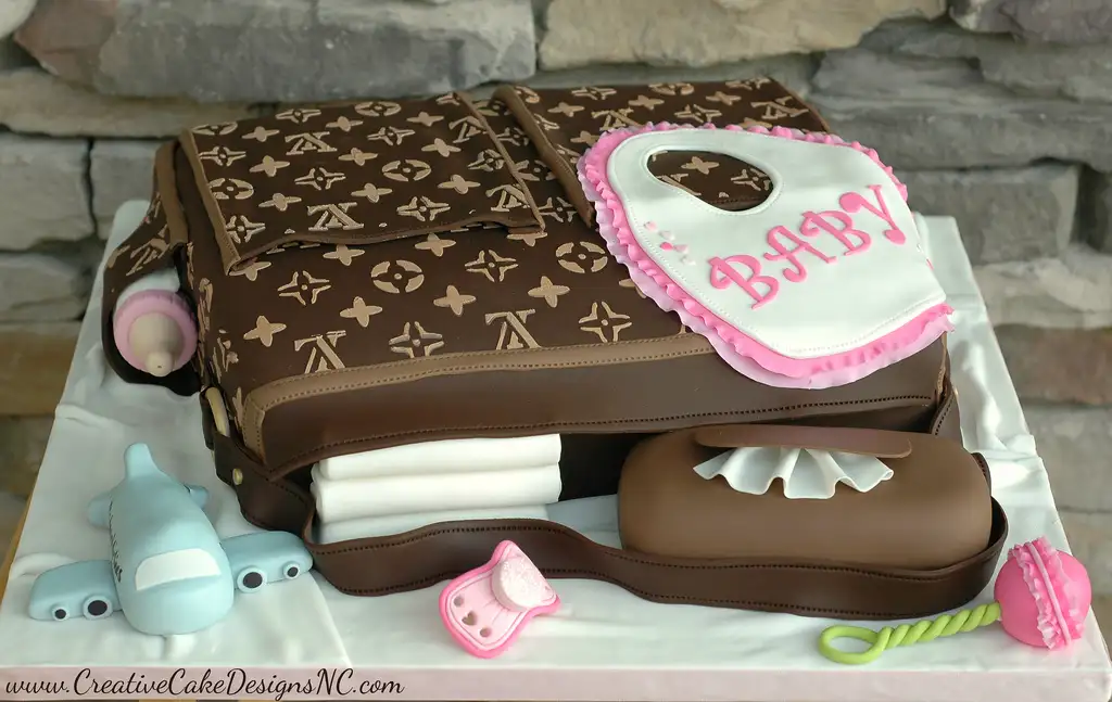Diaper-Bag-Cakes-2.webp