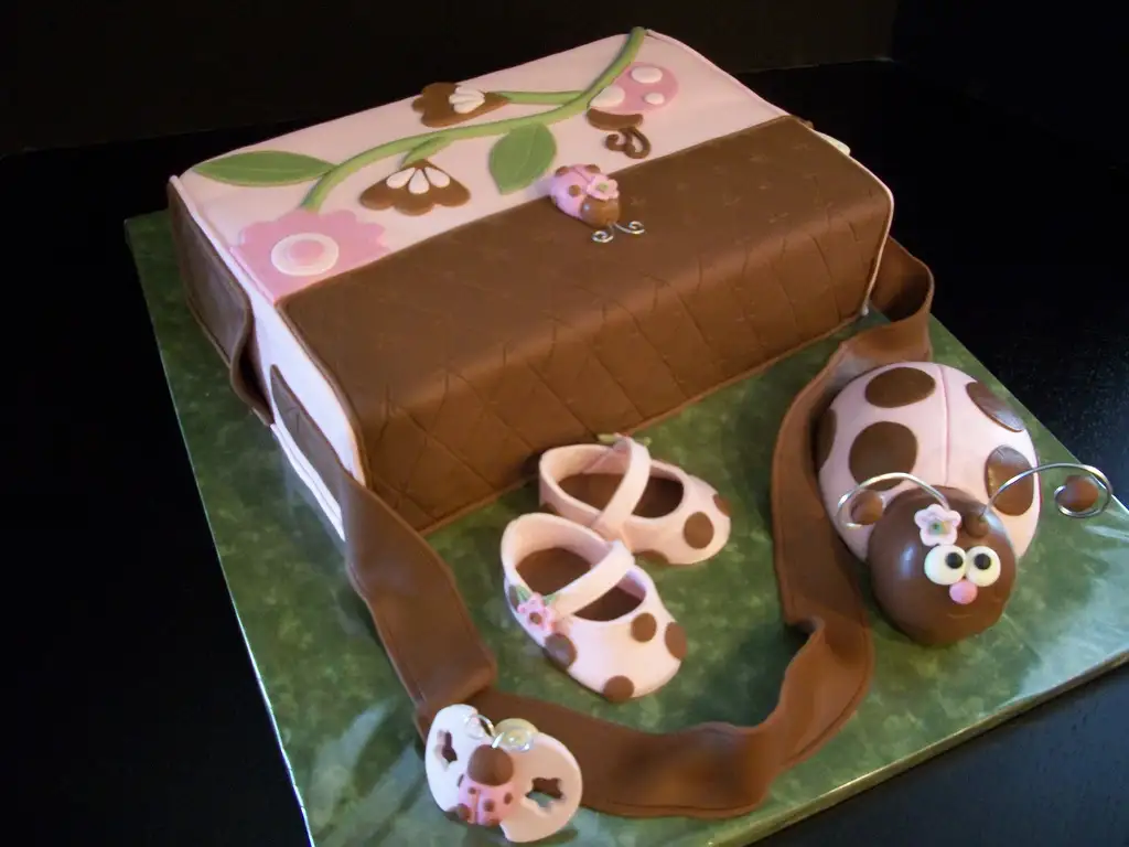 Diaper-Bag-Cakes-5.webp