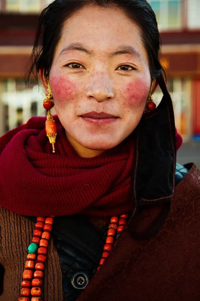 different-countries-women-portrait-photography-michaela-noroc-15-tibet-china.webp
