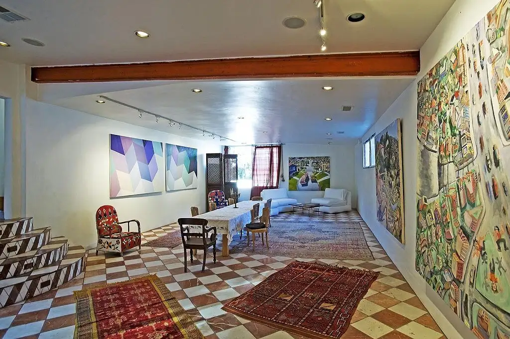 dining-room-open-area-plenty-room-add-more.webp