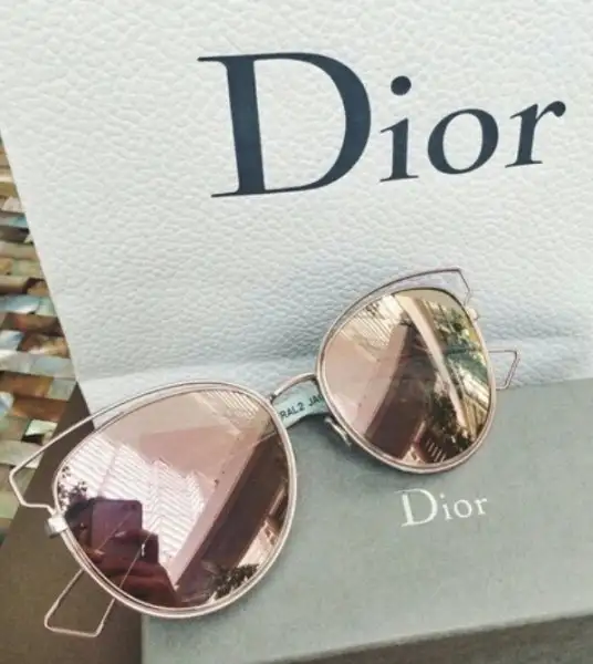 dior-tasarım-güneş-gözlük-modeli.webp