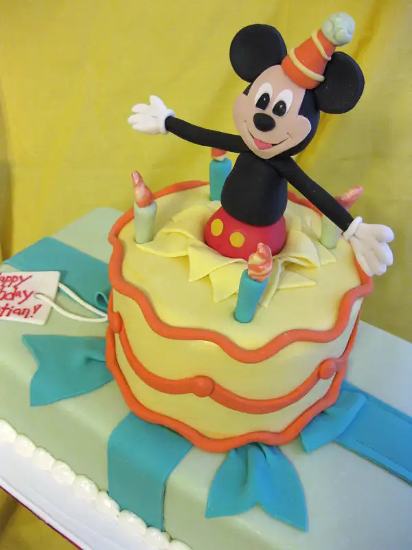 Disney-Cake-Ideas-18.webp