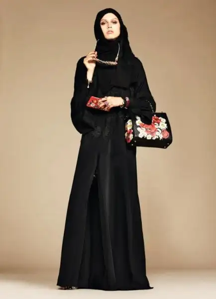 dolce-gabbana-abaya-2.webp
