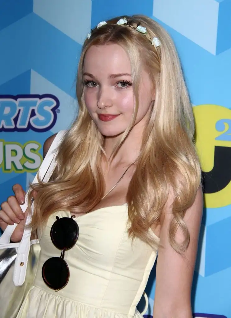 dove-cameron-attends-the-just-jared-s-summer-bash-pool-party-2015-in-los-angeles_1.webp
