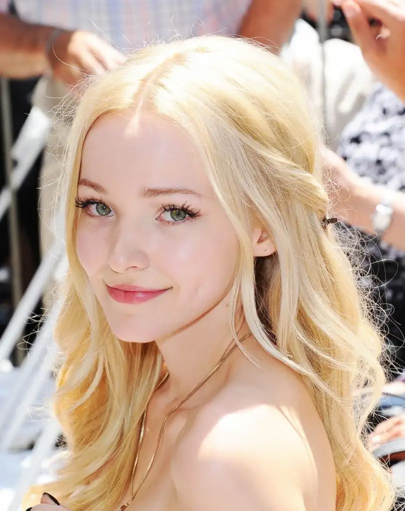 dove-cameron-attends-the-kristin-chenoweth-star-on-the-hollywood-walk-of-fame-ceremony_1.webp