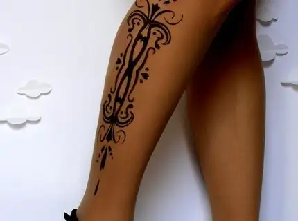 dövme-desenli-çorap-modelleri.webp