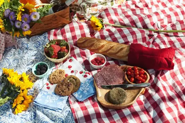 dugun-icin-piknik-sepeti-sofra-pötikare.webp