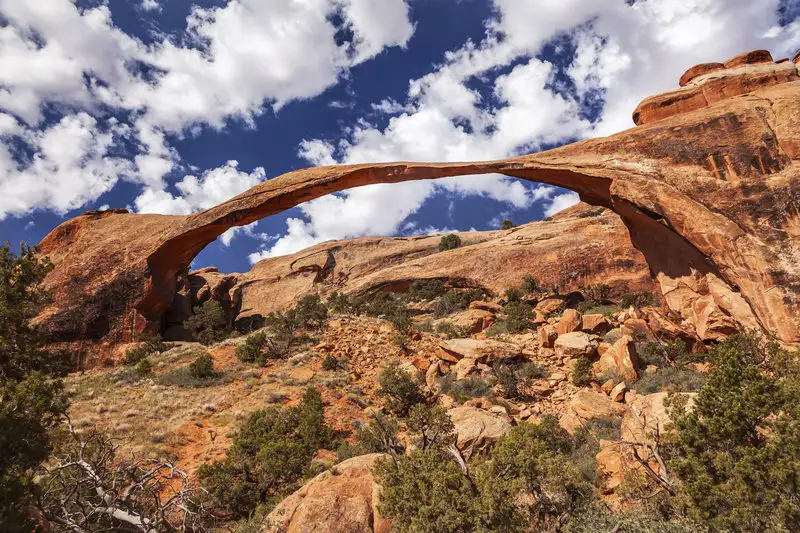 dünyanın-en-ince-kemeri-utah.webp