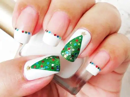 Easy-Christmas-Tree-Nail-Art-Designs-Ideas-2013-2014-X-mas-Nails-7.webp
