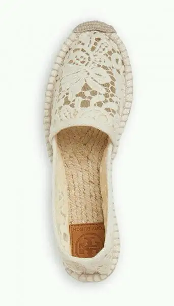 ekru-dantelli-espadrilles-ayakkabı-modeli.webp
