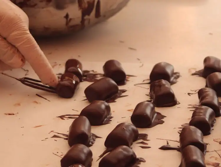 el-yapimi-cikolatali-marzipan.webp