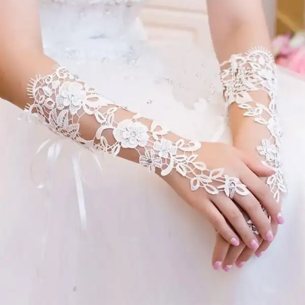 Elegante_El_vestido_de_novia_de_la_boda_Guantes_de_lujo_Diamante_del_recorte_del_cordoacute.webp
