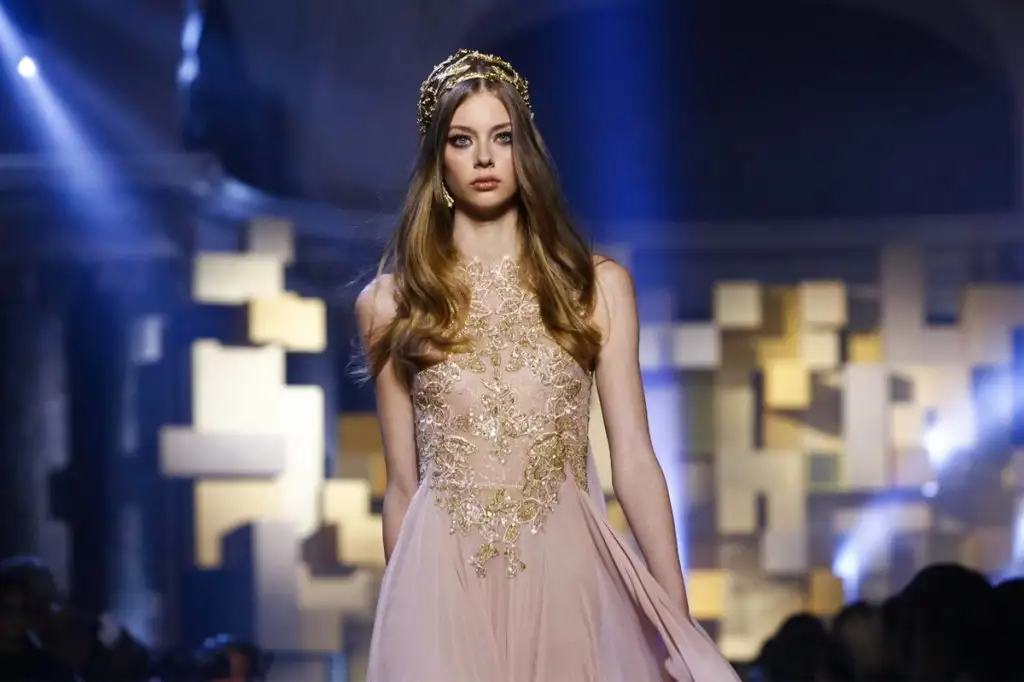 Elie-Saab-Couture-FW15-Paris-9318-1436357289-mediumbigthumb.webp