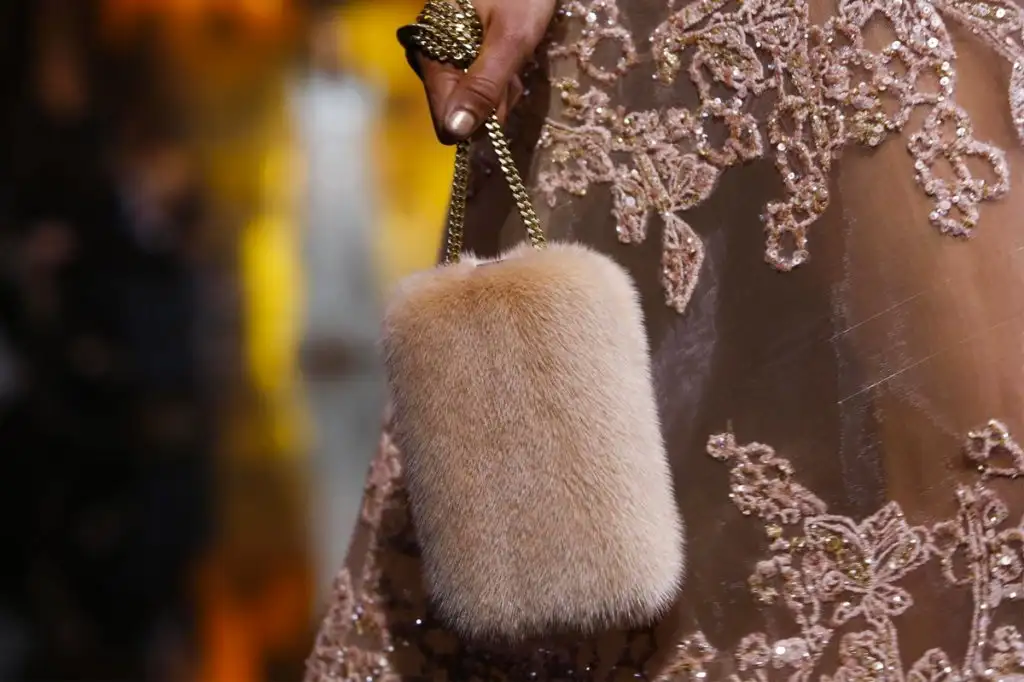 Elie-Saab-Couture-FW15-Paris-9388-1436357402-mediumbigthumb.webp