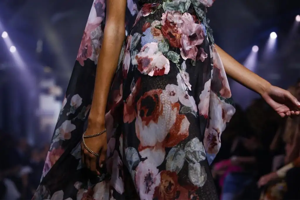Elie-Saab-Couture-FW15-Paris-9581-1436357741-mediumbigthumb.webp