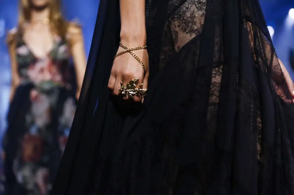 Elie-Saab-Couture-FW15-Paris-9670-1436358005-mediumbigthumb.webp