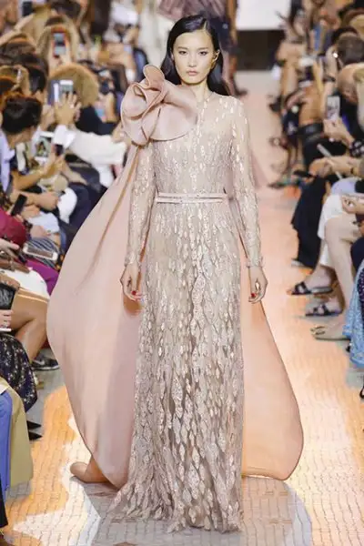 elie-saab-sonbahar-kis-2018-couture-11855537.webp