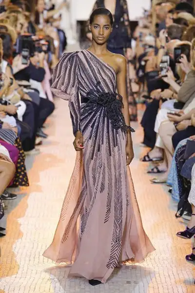 elie-saab-sonbahar-kis-2018-couture-11855539.webp