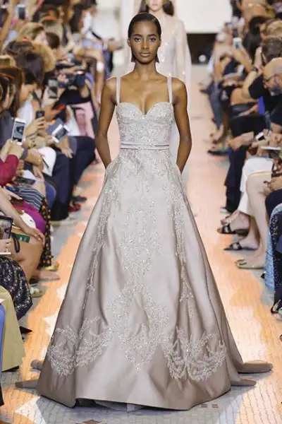elie-saab-sonbahar-kis-2018-couture-11855574.webp