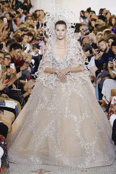elie-saab-sonbahar-kis-2018-couture-11855579.webp