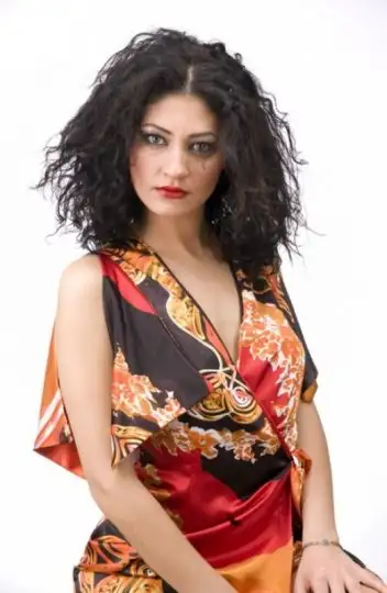 elif-sumbul-sert-120629.webp