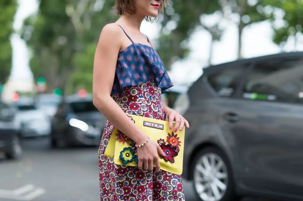 elle-paris-haute-couture-15-streets-style-day-1-06.webp