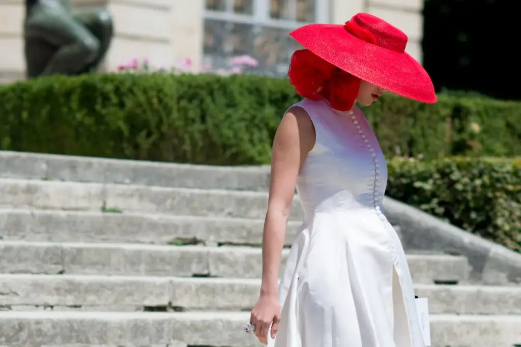 elle-paris-haute-couture-15-streets-style-day-2-16.webp