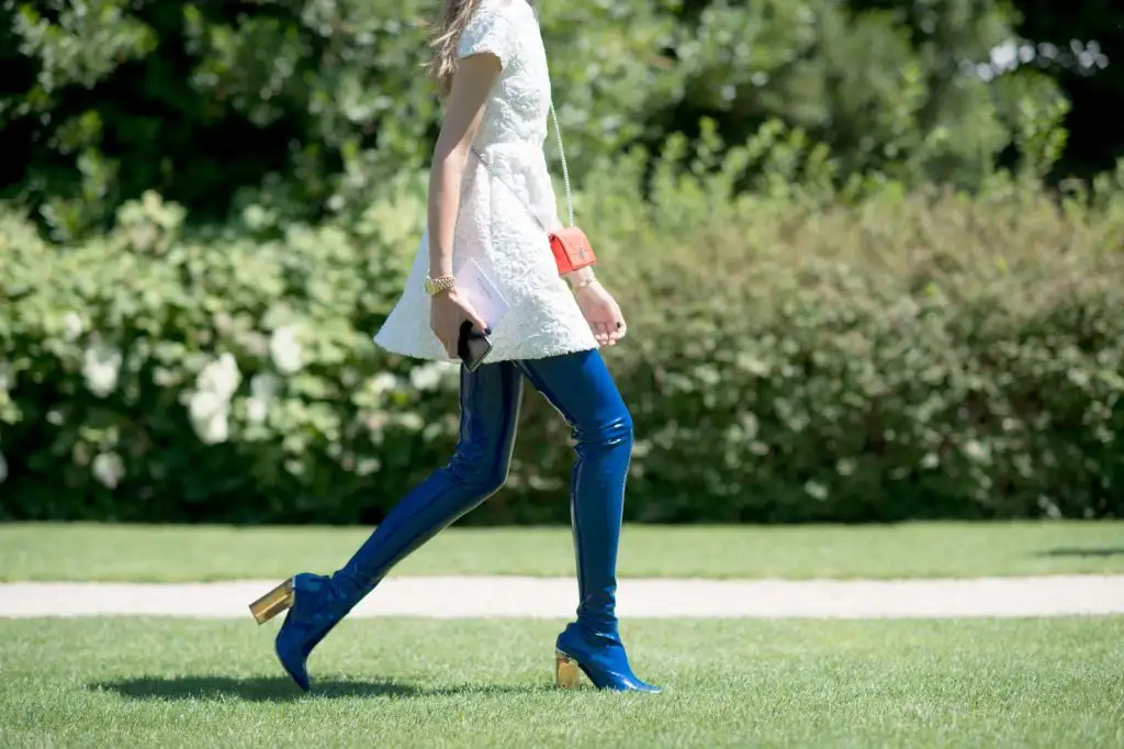 elle-paris-haute-couture-15-streets-style-day-2-33.webp