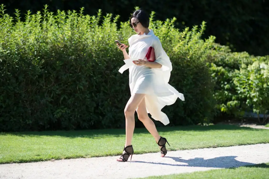 elle-paris-haute-couture-15-streets-style-day-2-62.webp
