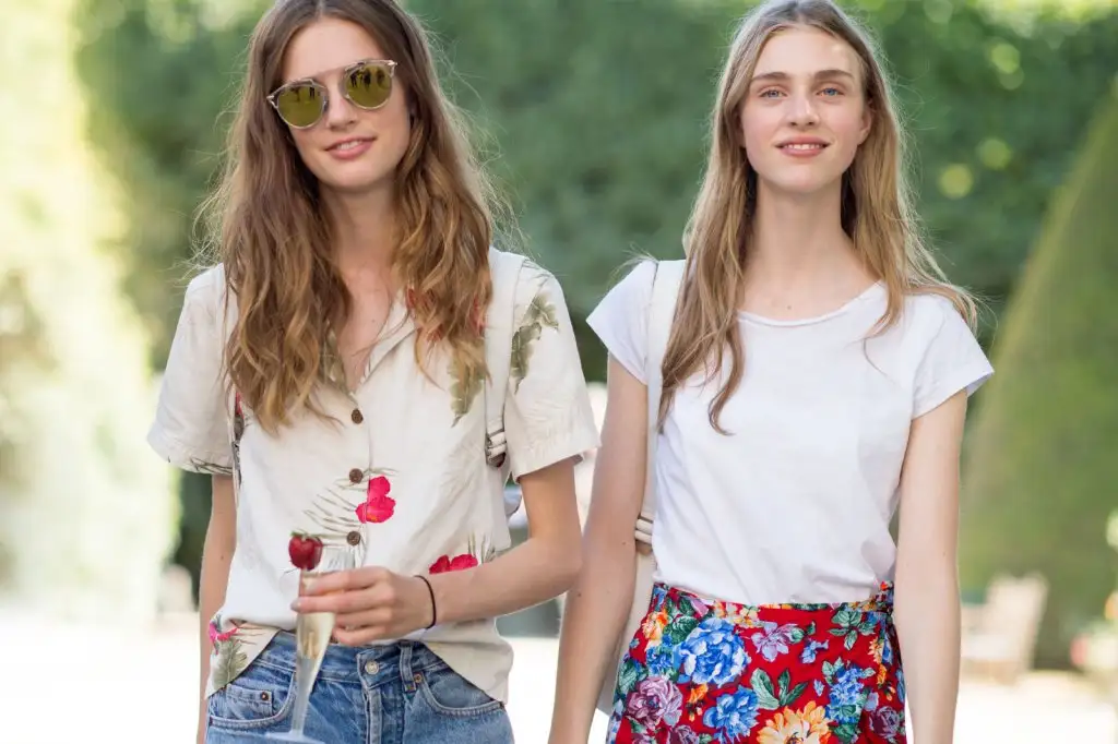 elle-paris-haute-couture-15-streets-style-day-2-72.webp