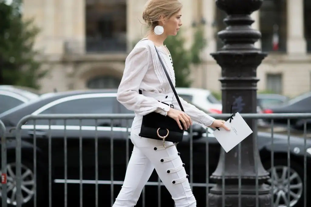 elle-paris-haute-couture-15-streets-style-day-3-71.webp