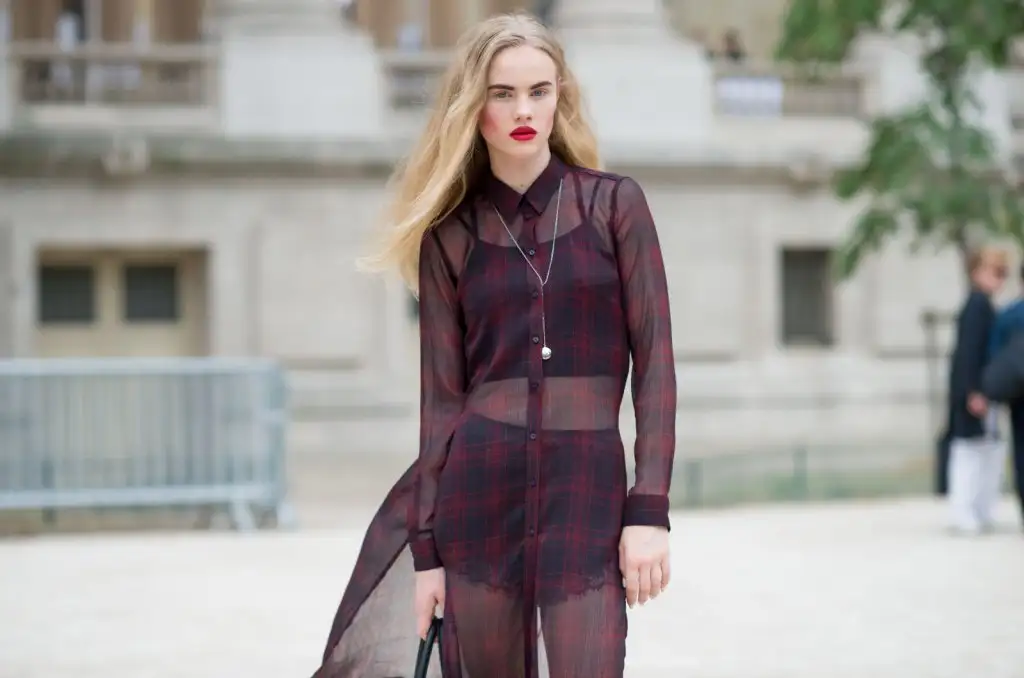 elle-paris-haute-couture-15-streets-style-day-3-93.webp