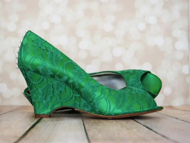 emeraldgreenwedgesminkaemeraldgreenlaceoverlaypearlbuttons1.webp