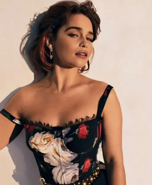 Emilia-Clarke--Elle-Magazin-(August-2017)-05-662x807.webp