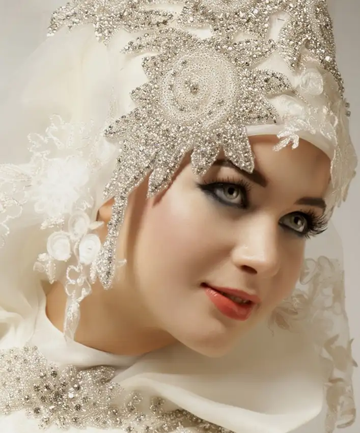 en-moda-Tesettürlü-Gelin-Başı.webp