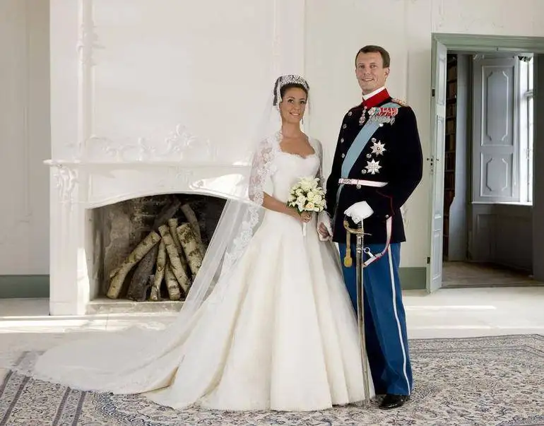 en_guzel_kraliyet_gelinlk_modelleri (2).webp