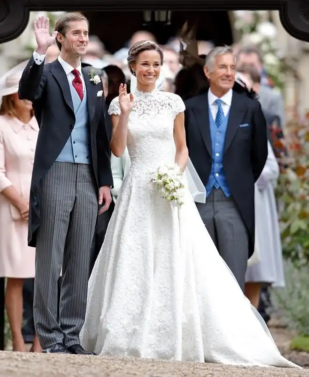 en_guzel_kraliyet_gelinlk_modelleri (4).webp