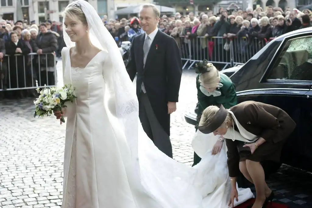 en_guzel_kraliyet_gelinlk_modelleri (6).webp