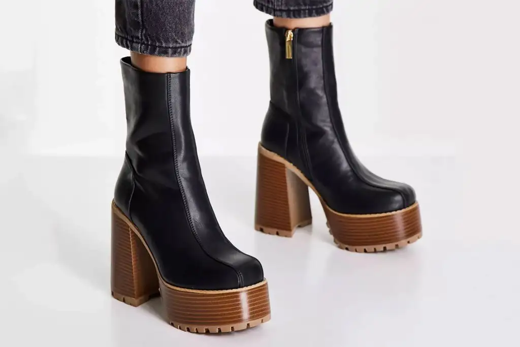 en_iyi_kaliteli_tarz_trend_kadin_bot_modeli.webp