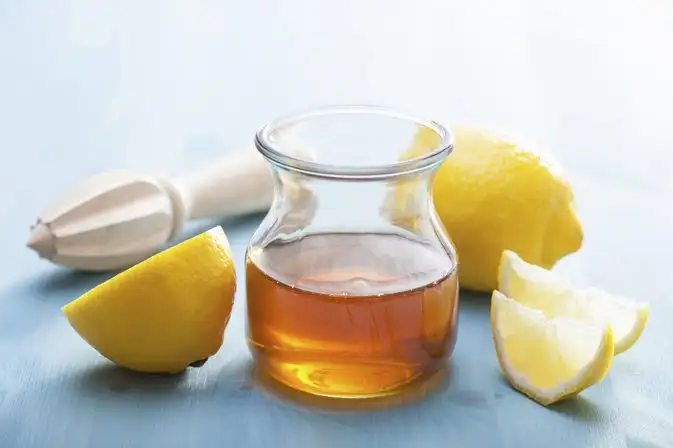 Ender_Sarac_Diyet_Listesi_Balli_Limonlu_Su.webp