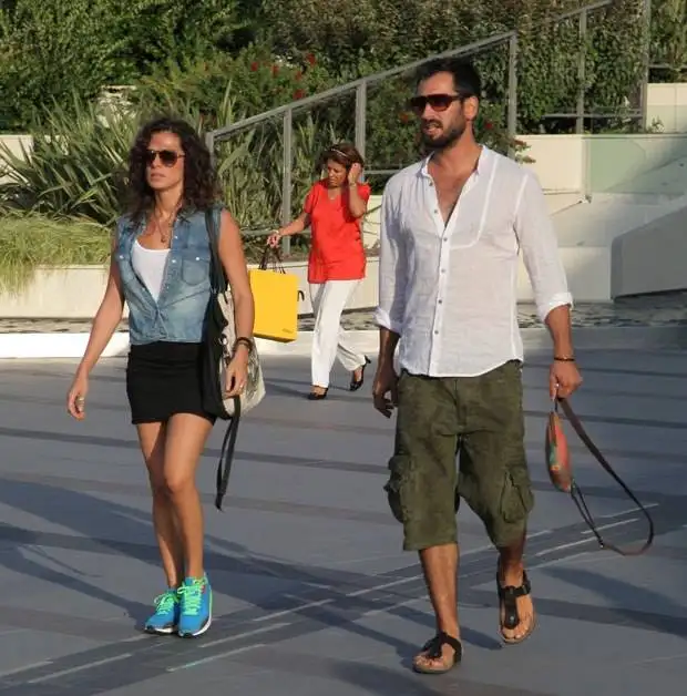 Engin Altan ve Özge Özpirinçci az kalsın....webp