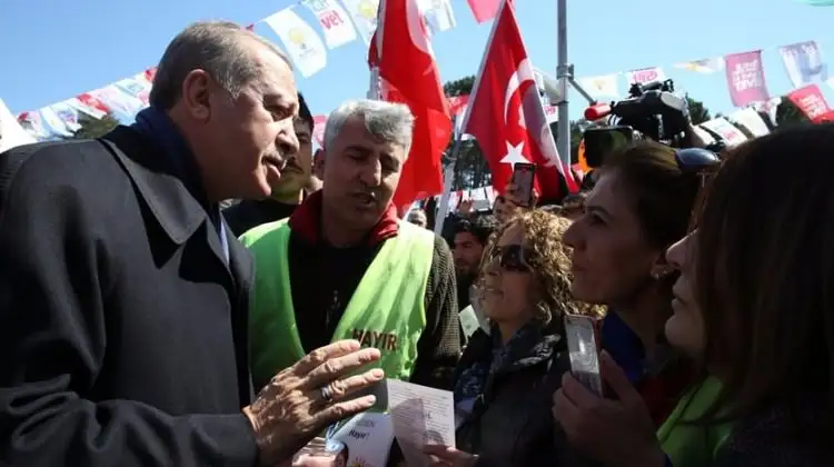 erdogan-hayir-cadirinda.webp
