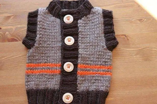 erkek_bebek_orgu_yelek_modelleri_2015_modasi-23.webp