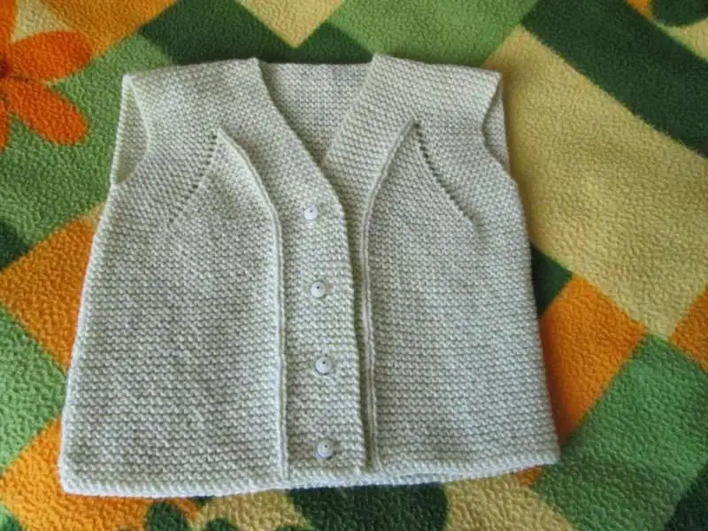 erkek_bebek_orgu_yelek_modelleri_2015_modasi-7.webp