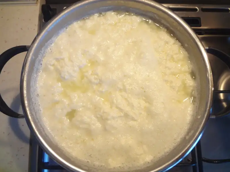 evde-lor-peyniri-yapimi-ic2.webp