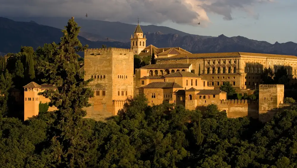 exterior_of_alhambra_2008.webp