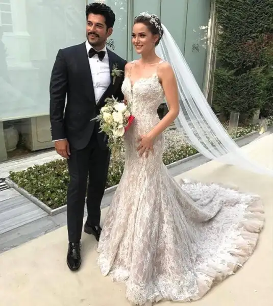 fahriye-evcen-ve-burak-ozcivit-dunya-evine-girdi-9779058_129_m.webp