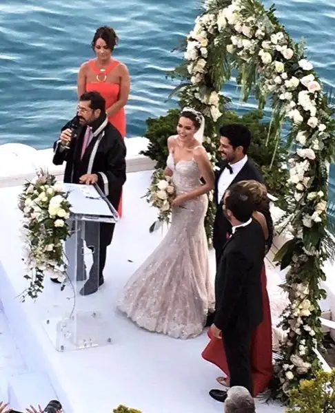 fahriye-evcen-ve-burak-ozcivit-dunya-evine-girdi-9779058_5301_m.webp