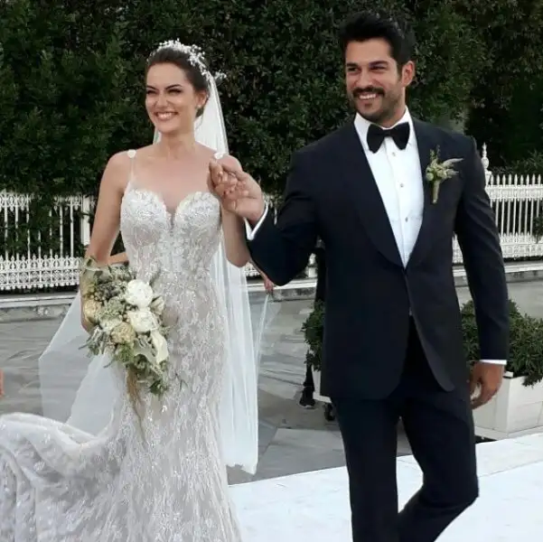 fahriye-evcen-ve-burak-ozcivit-dunya-evine-girdi-9779058_5746_m.webp