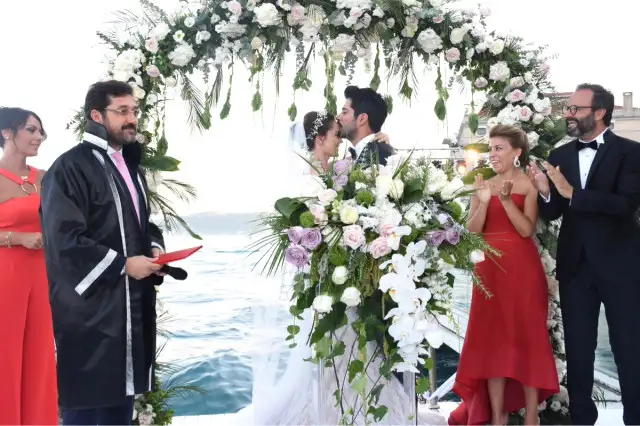 fahriye-evcen-ve-burak-ozcivit-dunya-evine-girdi-9779058_9180_m.webp